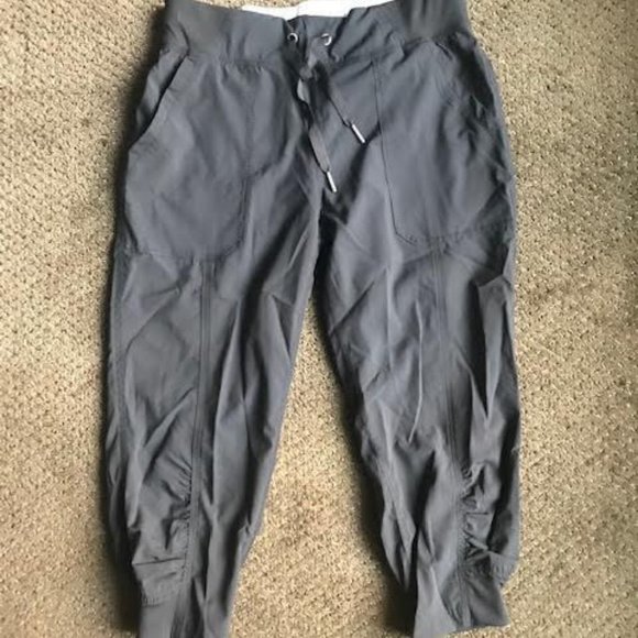 Cropped Slate Grey Workout pants from Calvin Klein - Picture 1 of 2